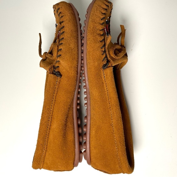 Minnetonka Thunderbird Animikii Suede Beaded Hardsole Moccasin Size 9.5 Women’s - Picture 4 of 10